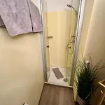 Διαμέρισμα Mit Toller Dachterrasse & Bademantelgang Zur Wohlfuehltherme Im Neuen Stil